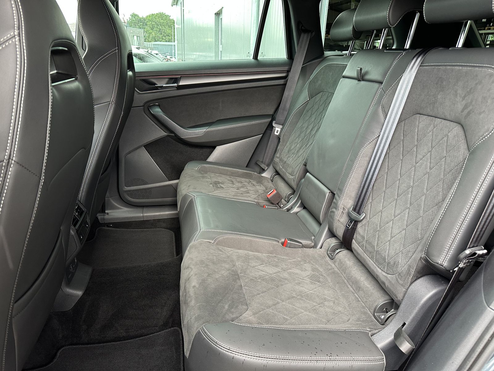 Fahrzeugabbildung SKODA Kodiaq 4x4 Sportline NAV+LED+AHK+19ZO+CANTON+1HD