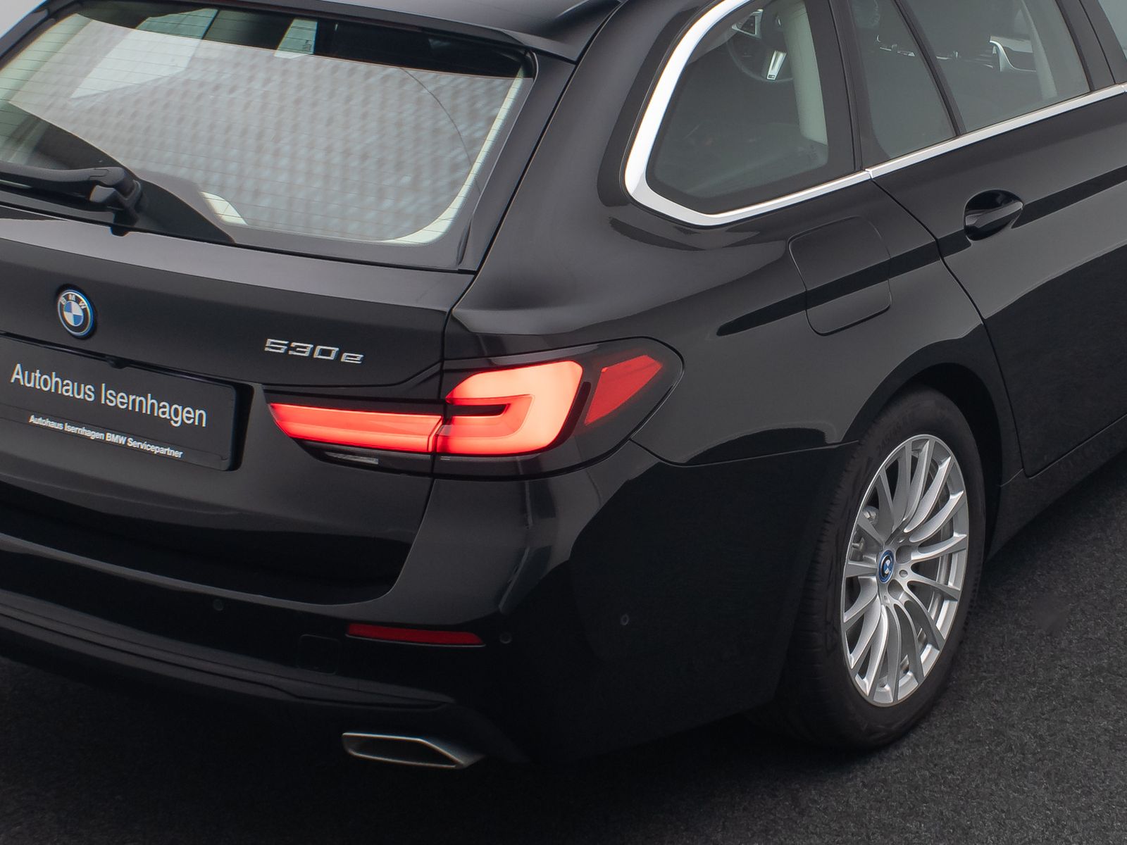 Fahrzeugabbildung BMW 530e AHK Alarm Kamera DAB 4xKlima M Sport 18Zoll