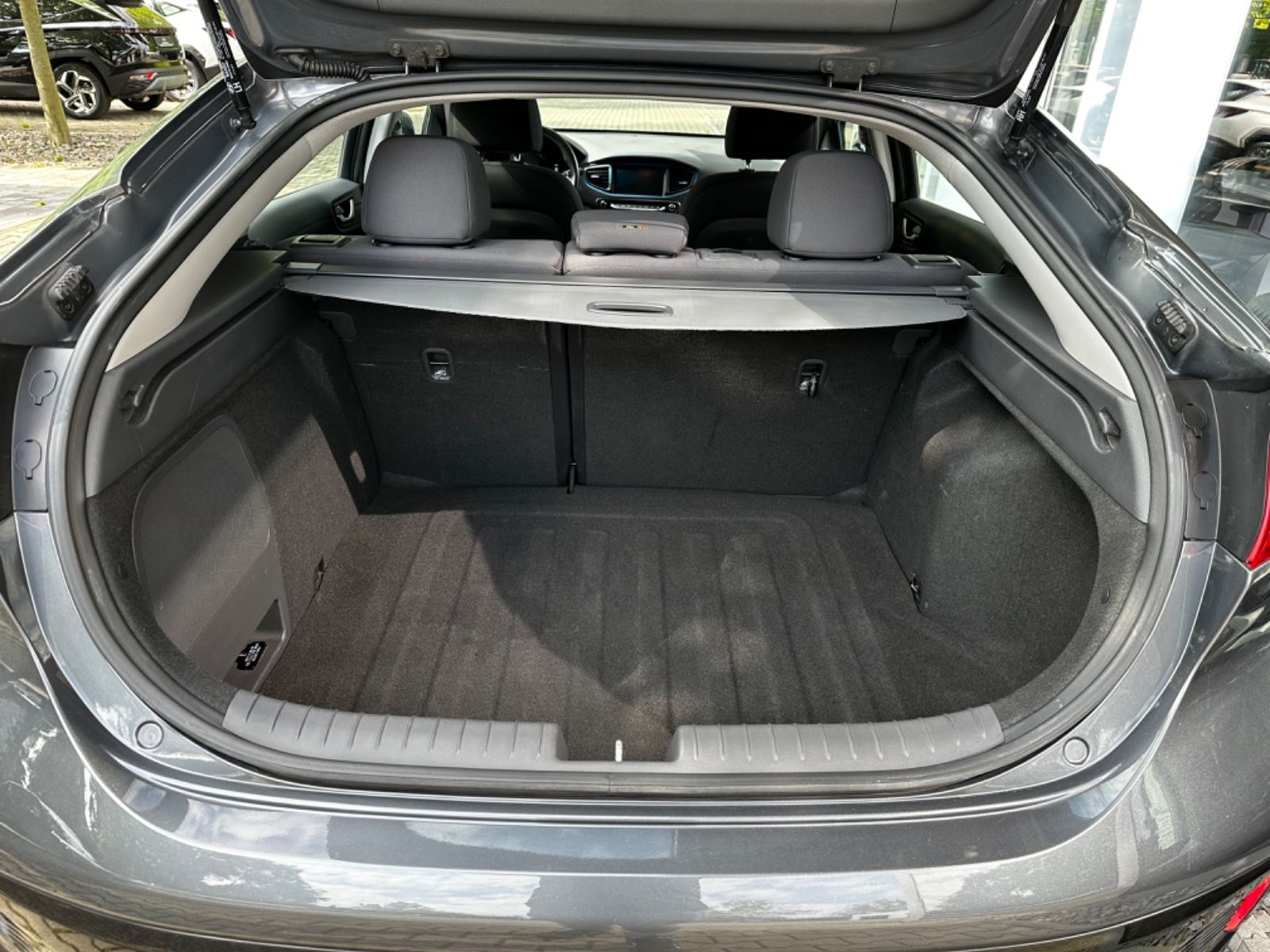 Fahrzeugabbildung Hyundai IONIQ Hybrid 1.6 GDI Style NAVI XENON RFK