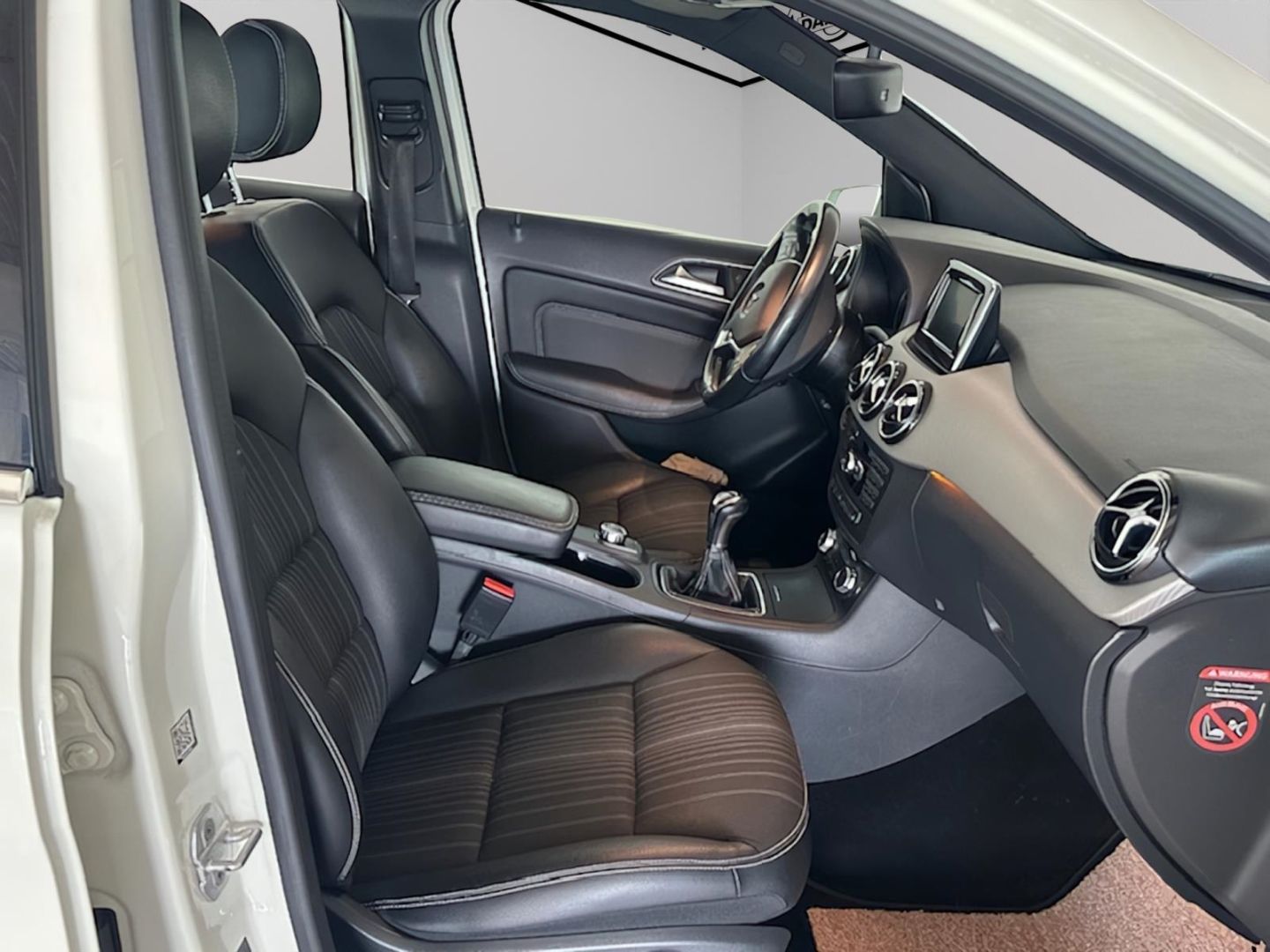Fahrzeugabbildung Mercedes-Benz B 180 Sportpaket AHK-el. klappb. Bi-Xenon SHZ No