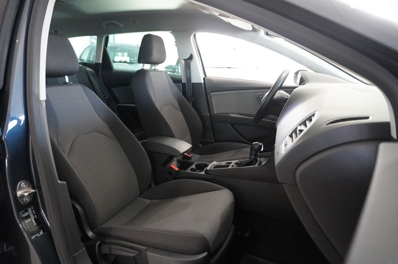 Fahrzeugabbildung SEAT Leon ST 1.6 TDI STYLE DSG NAVI/LED/KAMERA/SH/AHK