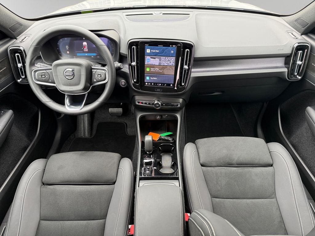 VOLVO XC40 B3 B DKG Plus Dark 360° Notrad getönte Sche VOLVO XC40 B3 B DKG Plus Dark 360° Notrad getönte Sche