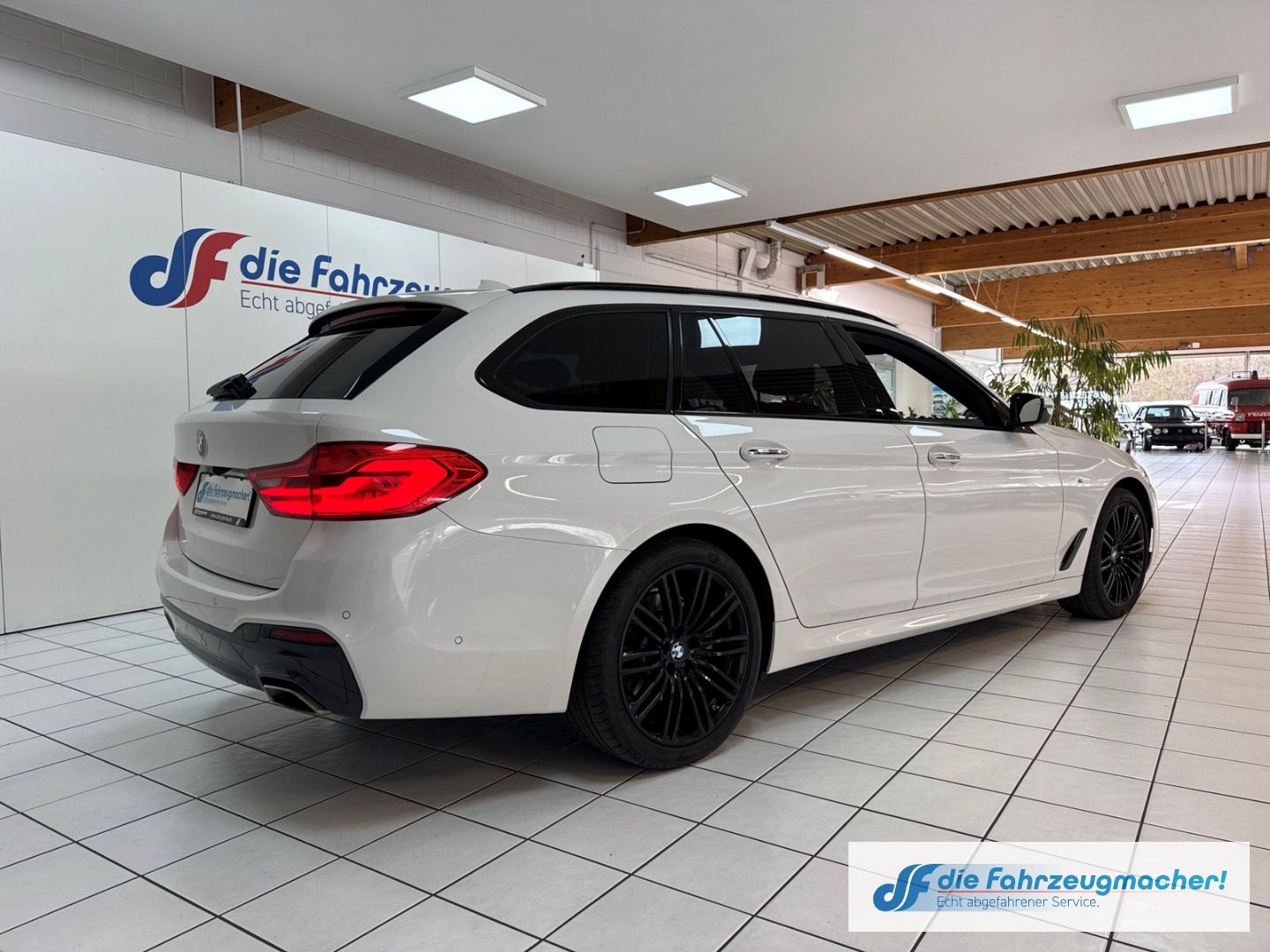 Fahrzeugabbildung BMW 520 d xDrive M Sport Touring Park-Assistent Spor