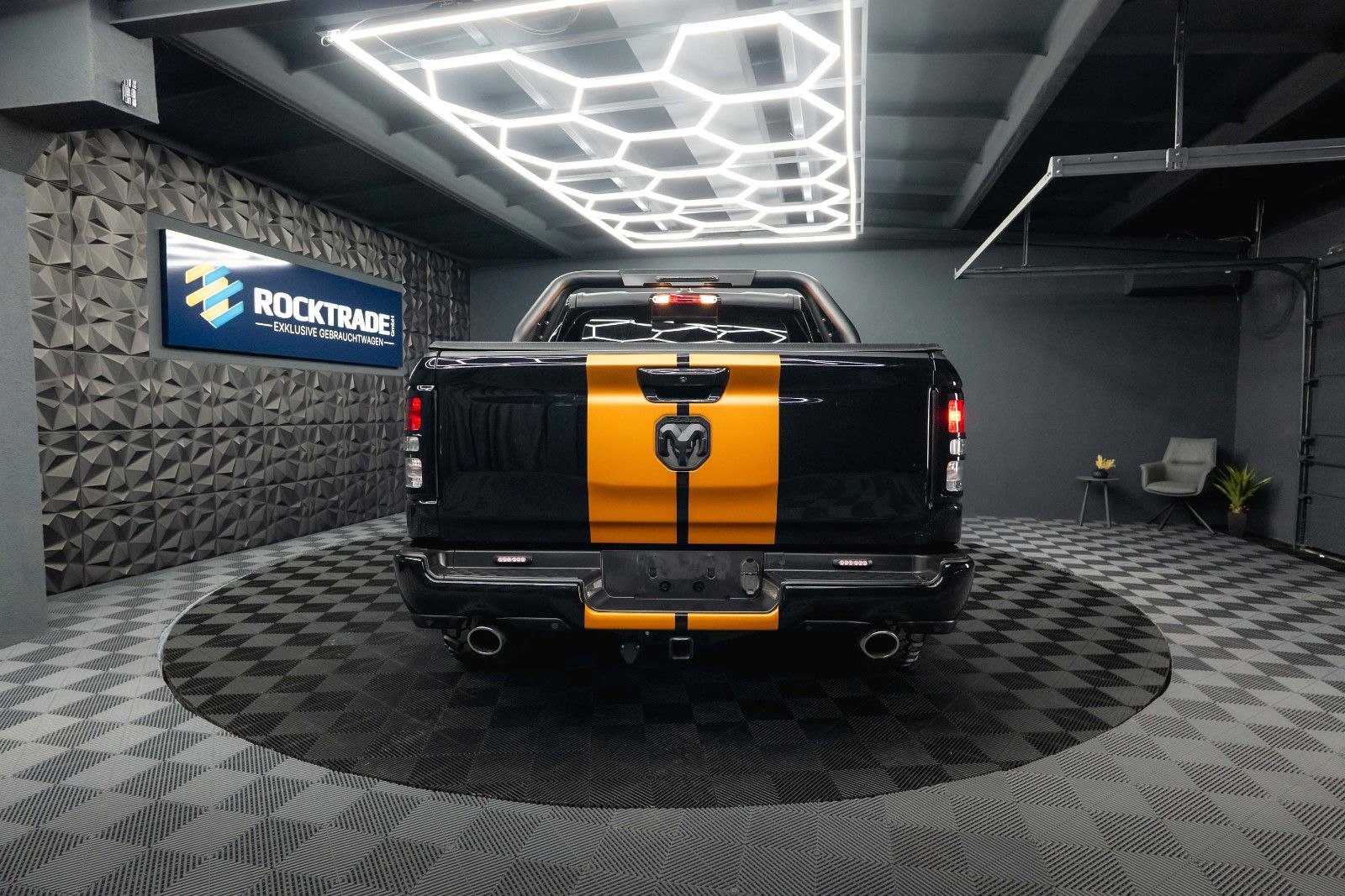 Fahrzeugabbildung Dodge RAM 5.7 V8 HEMI 4x4 OFFROAD Night-Paket *LED*19%