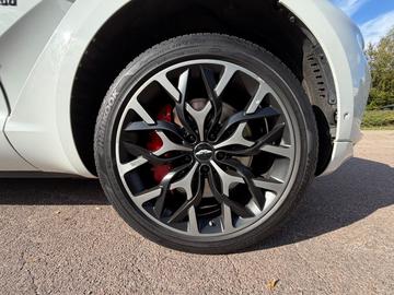 صورة 10 لـ 2020 Aston Martin DBX