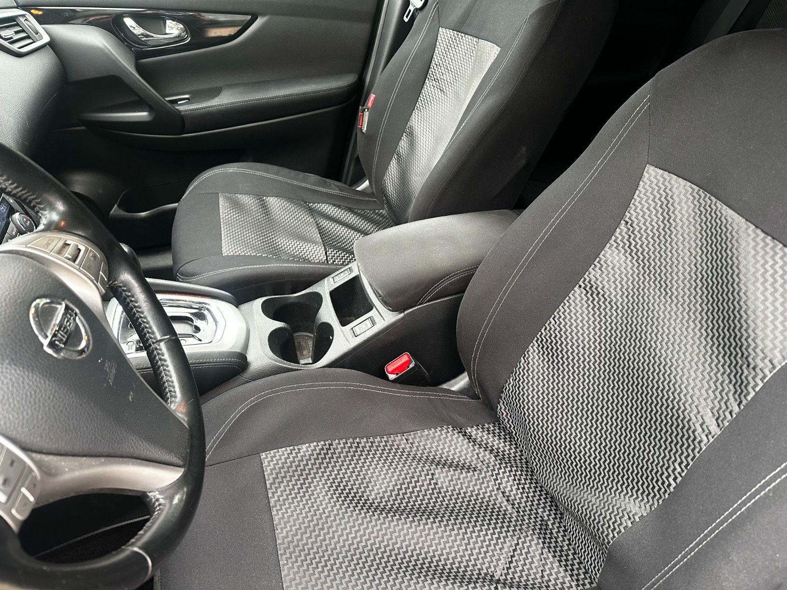 Fahrzeugabbildung Nissan Qashqai Autom. / Navi. / Sitzhzg.