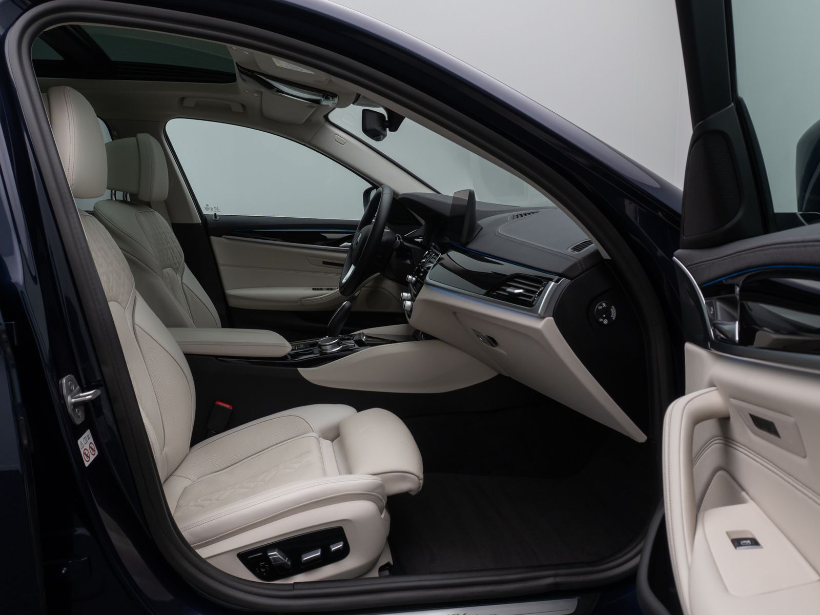 Fahrzeugabbildung BMW 530e xD  Luxury Line ACC Laser DAB Kamera Memory