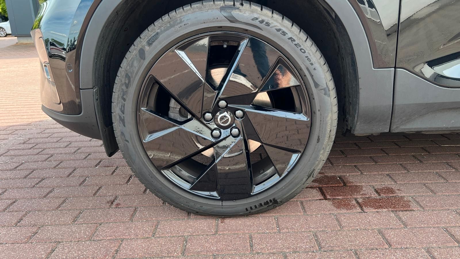Fahrzeugabbildung Volvo XC40 B3 DKG Plus Black Edition*FSHZG*360*ACC*AHK