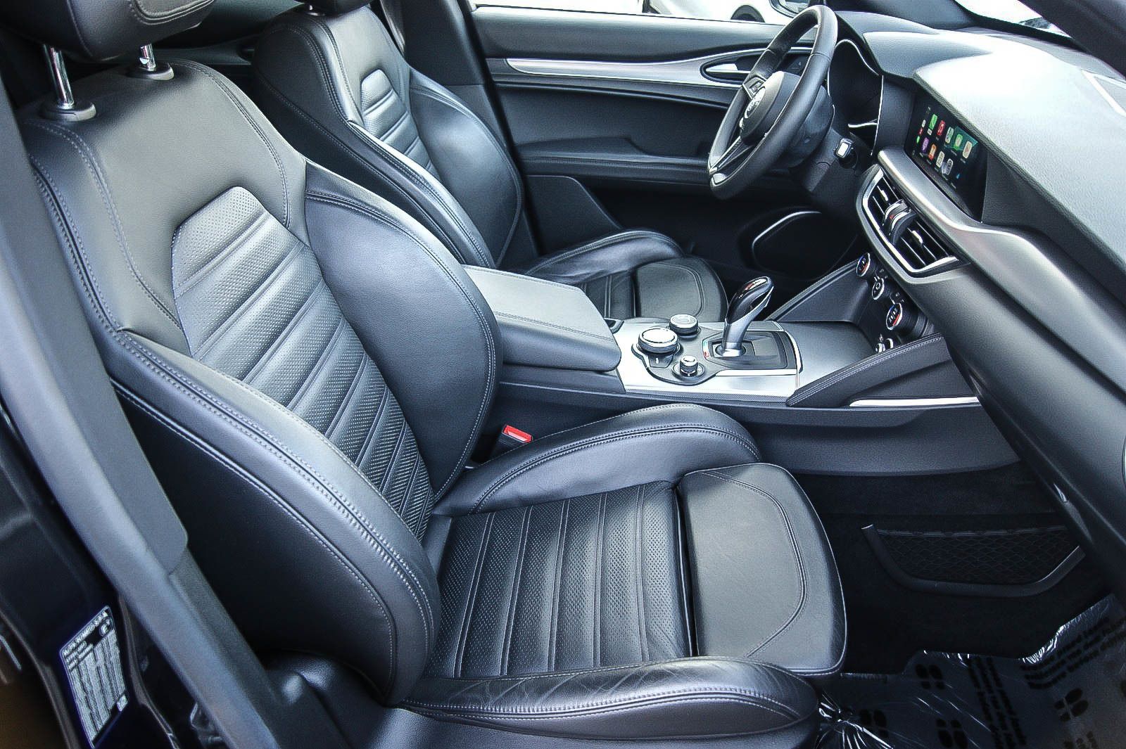 Fahrzeugabbildung Alfa Romeo Stelvio Super Q4 LUSSO SPORTPAKET LEDER WINTER