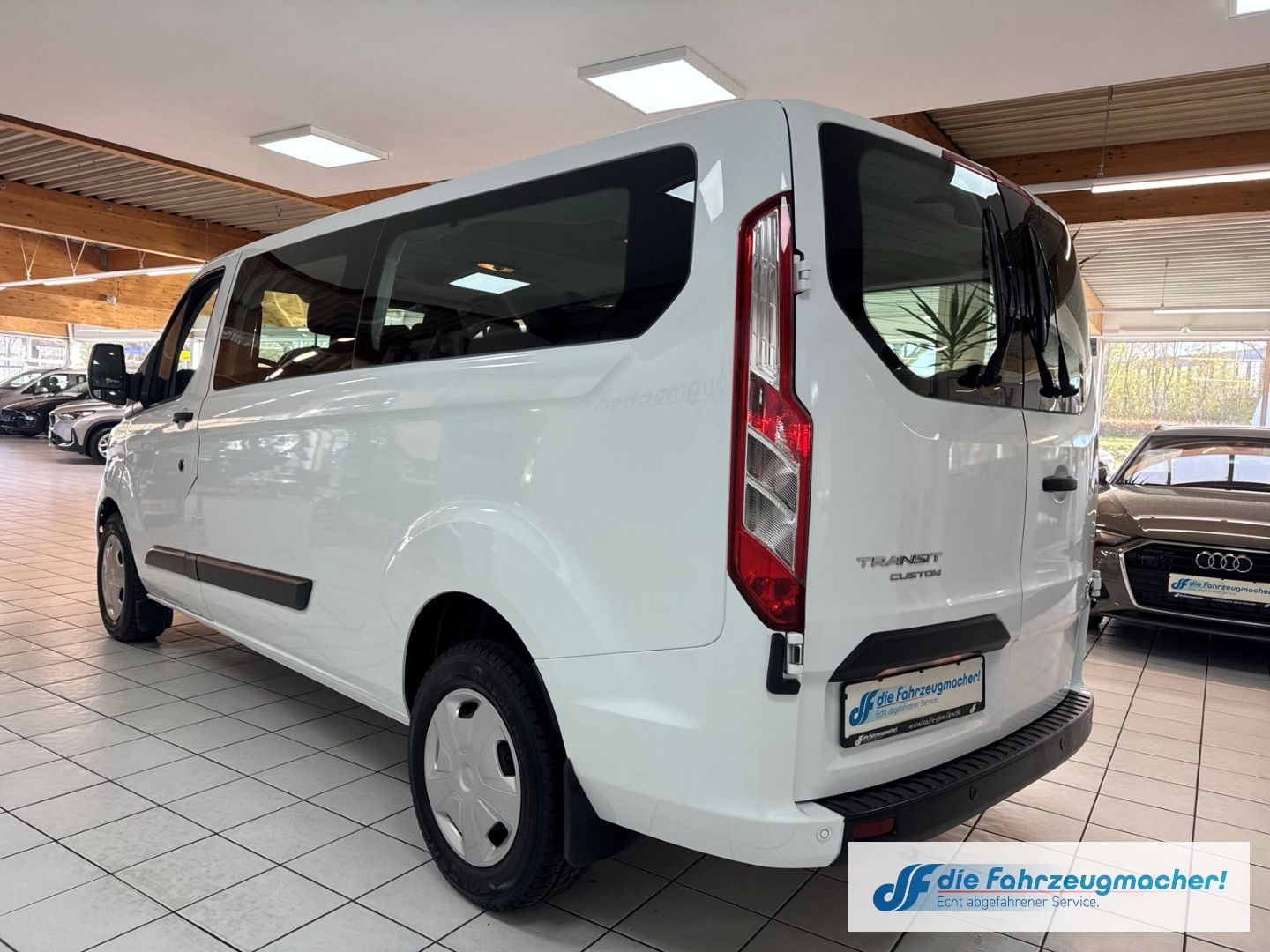 Fahrzeugabbildung Ford Transit Custom Dyn. Kurvenlicht DAB Notbremsass.