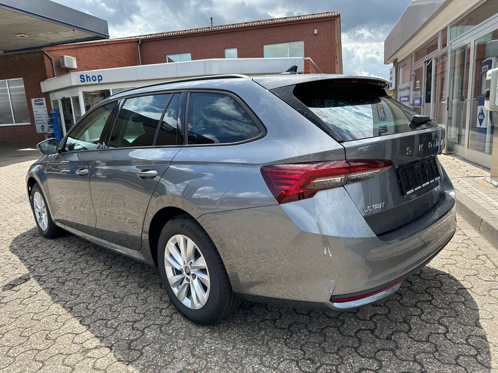Fahrzeugabbildung SKODA Octavia Combi 1.5 TSI Selection DSG ACC/AHK/LED