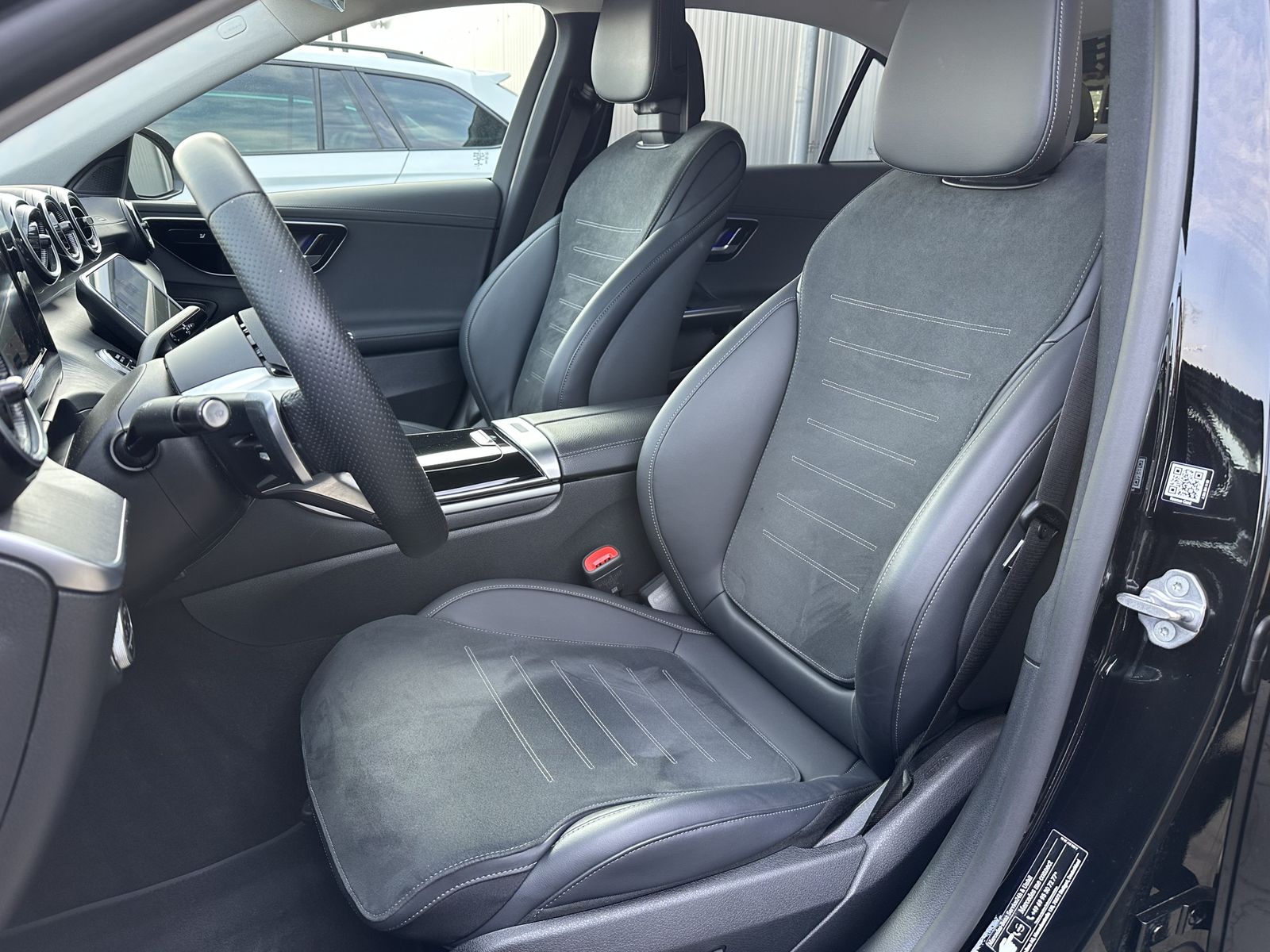 Fahrzeugabbildung Mercedes-Benz C 200d AMG-Line NAV+LED+KAM+HUD+VCOCK+CARPLAY+PP