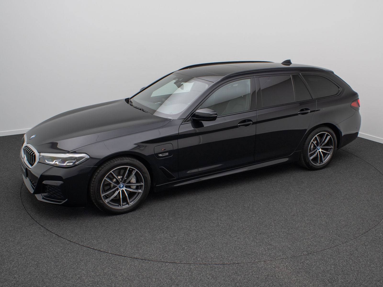 Fahrzeugabbildung BMW 520e M Sport DAB Kamera Alarm Leder Panorama 18"