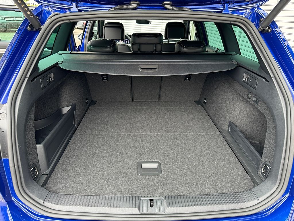Passat Variant 2.0 TDI R-LINE *DCC*AHK*STDHZG*