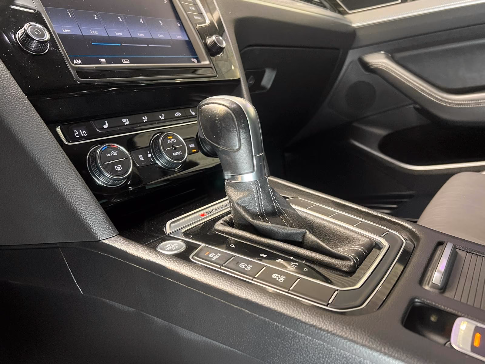 Volkswagen Passat Variant R-Line 4Motion*Pano*360°*AHK*DSG