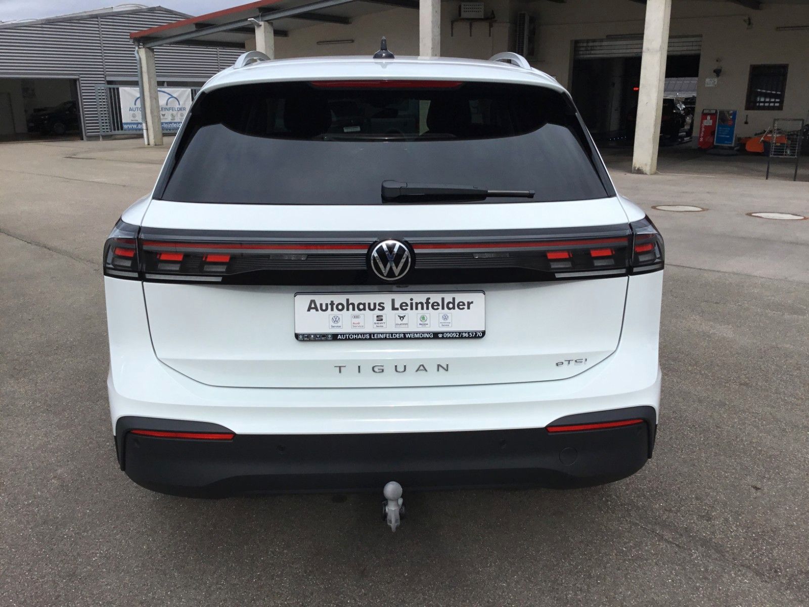 Fahrzeugabbildung Volkswagen Tiguan 1.5 eTSI DSG Life+AHK+LEDPlus+18"+Navi