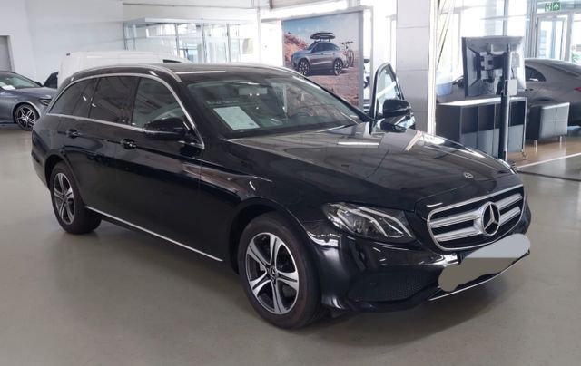 MERCEDES-BENZ E 220 d 4MATIC T Autom. -