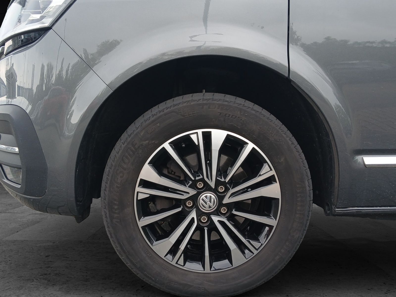 Fahrzeugabbildung Volkswagen T6 Multivan T6.1 TDI Generation Six DSG LED Navi
