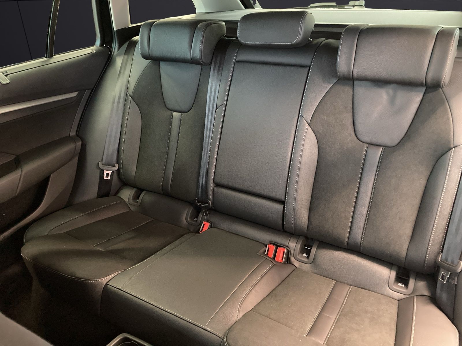 Fahrzeugabbildung SKODA Octavia Combi TDI TOUR DSG ACC MATRIX AHZV