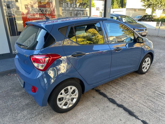 Fahrzeugabbildung Hyundai i10 +NaviZB+AllwetterRäder+Klima+Servo+USB
