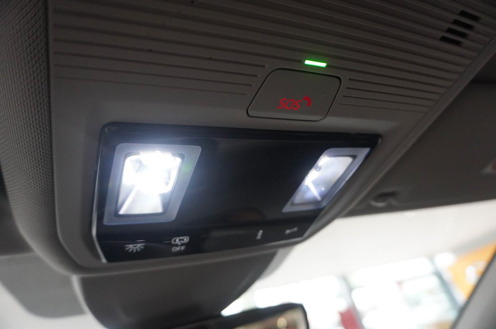 Fahrzeugabbildung Volkswagen Golf VIII Lim. 1.0 E-TSI DSG LIFE NAVI/LED/DAB+