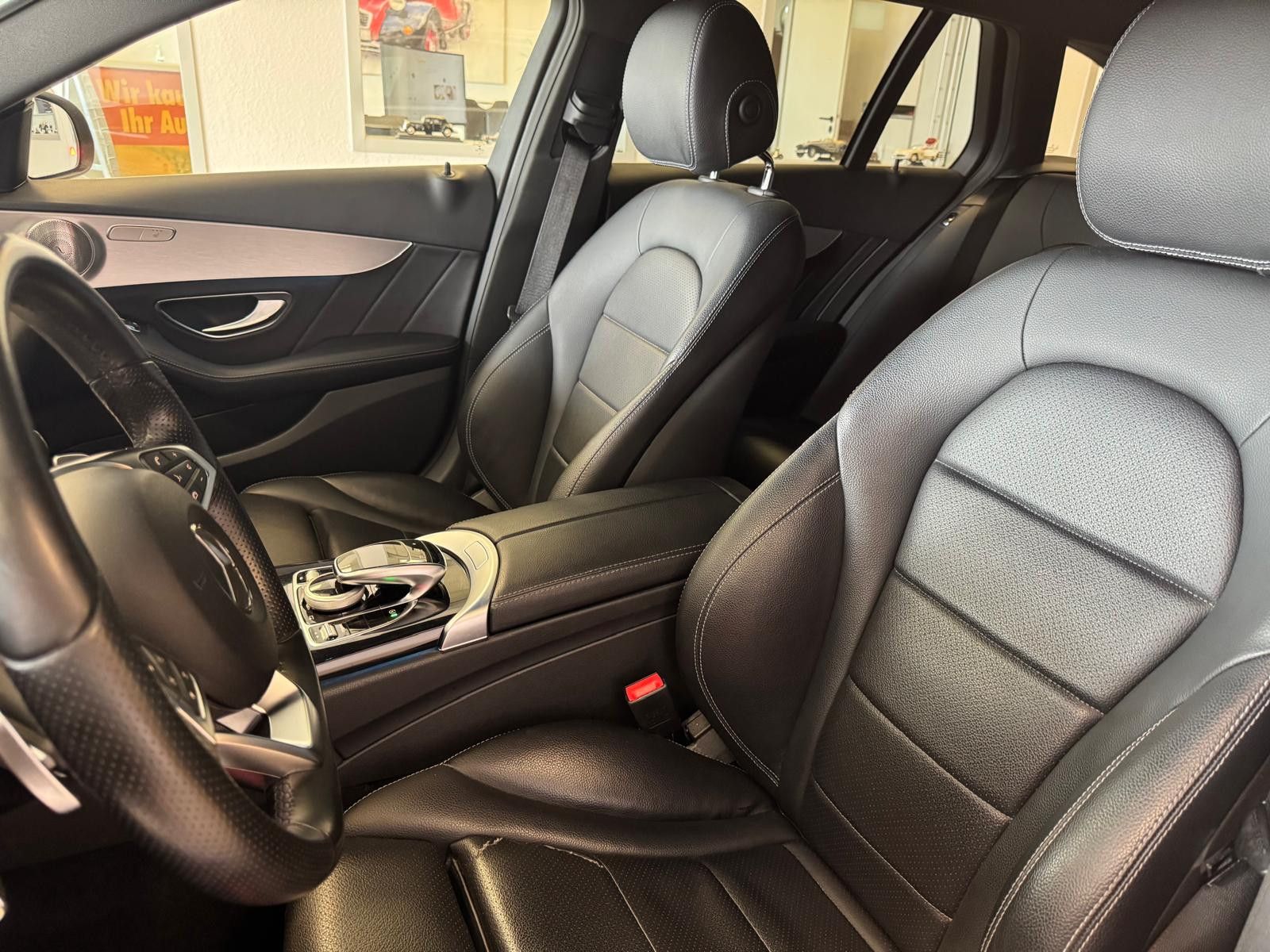 Fahrzeugabbildung Mercedes-Benz C 300 T-Modell/AMG LINE/PANORAMA/NAVI/BURMESTER