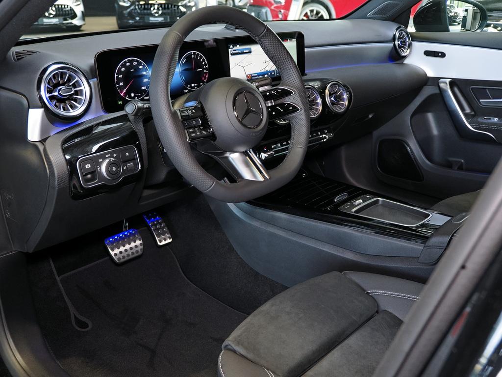 Mercedes-Benz A 250 e AMG NIGHT PANO MULTIBEAM DISTRONIC 360°
