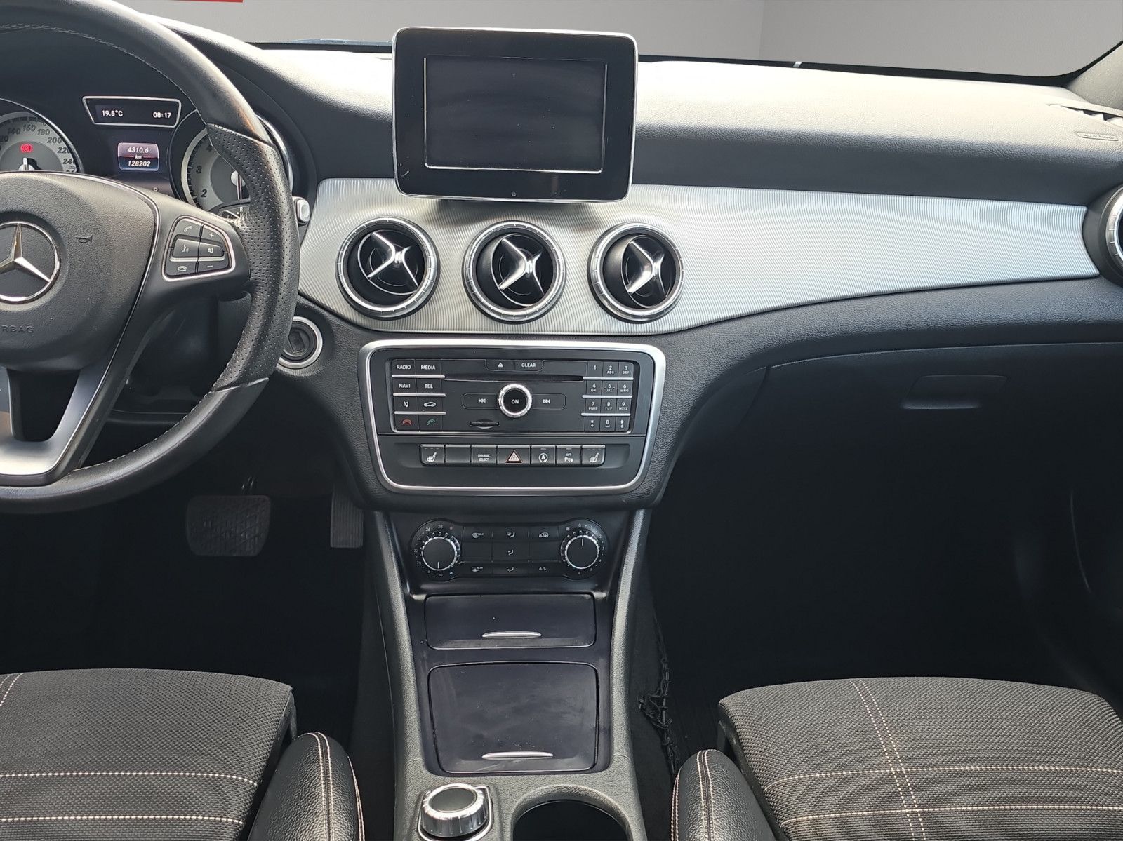 Fahrzeugabbildung Mercedes-Benz 180 CLA Shooting Brake /AUT/NAVI/PDC/LED/NIGHT