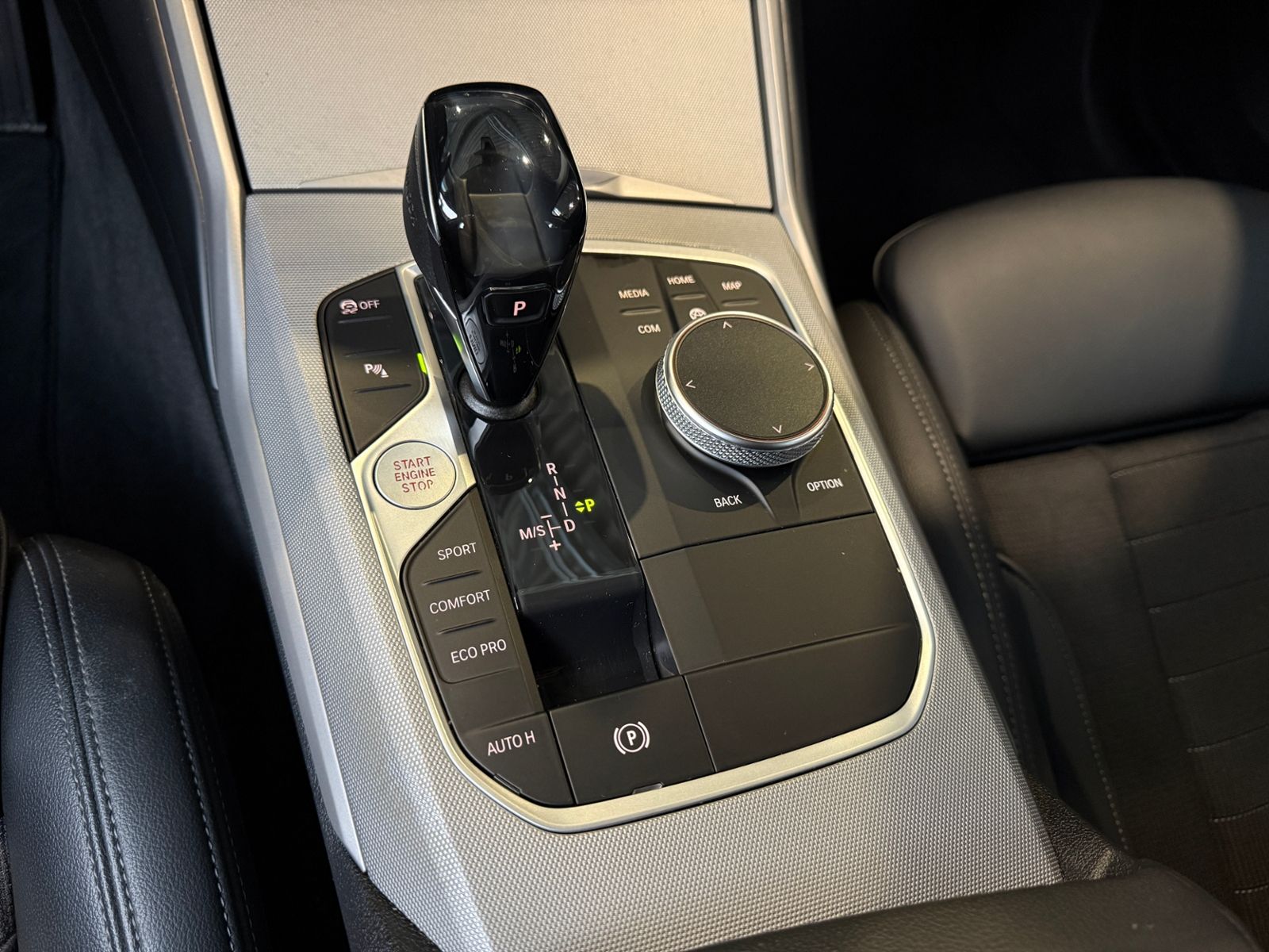 Fahrzeugabbildung BMW 320d Touring Advantage LED NAV SHZ ALU