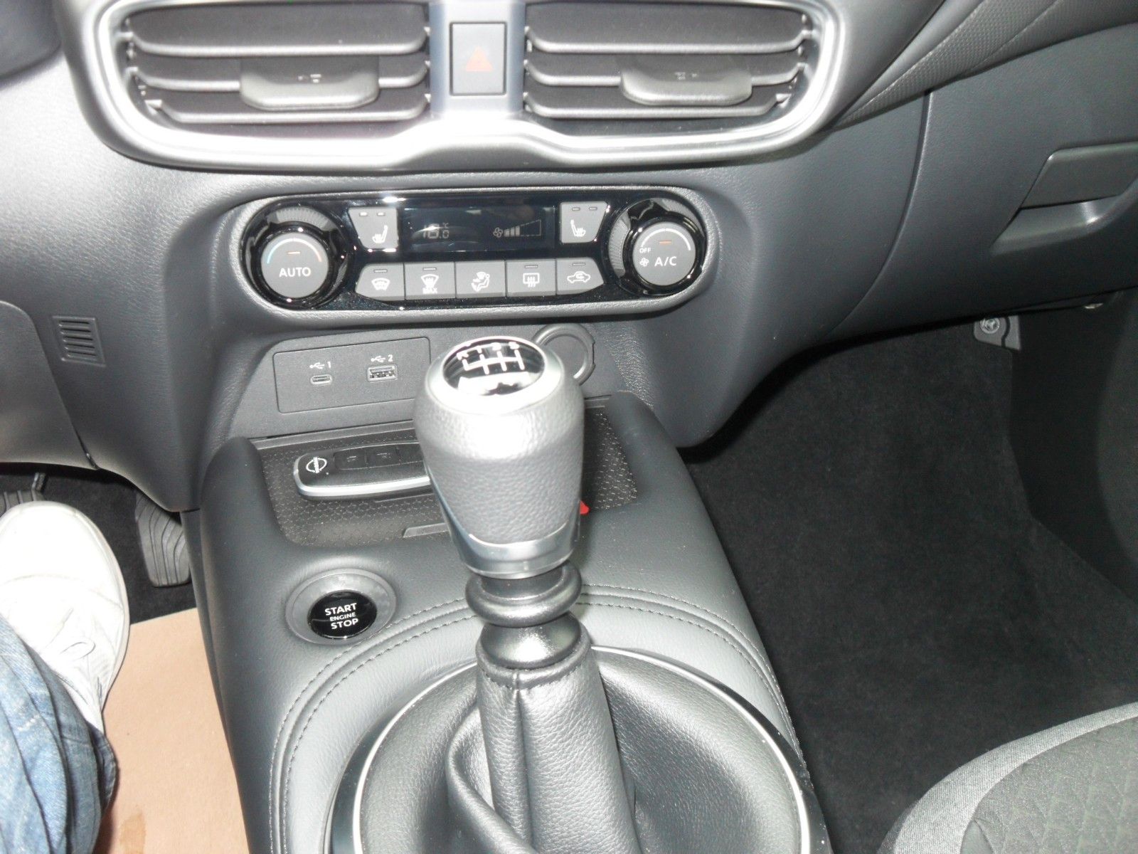 Fahrzeugabbildung Nissan Juke 1,0 N-Connecta Benzin | WP | Navi