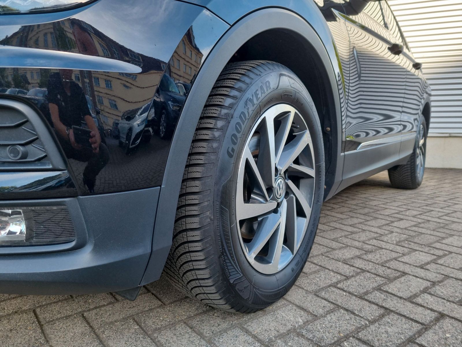 Fahrzeugabbildung Volkswagen Tiguan 1.4 TSI DSG Sound LED NAVI eKLAPPE