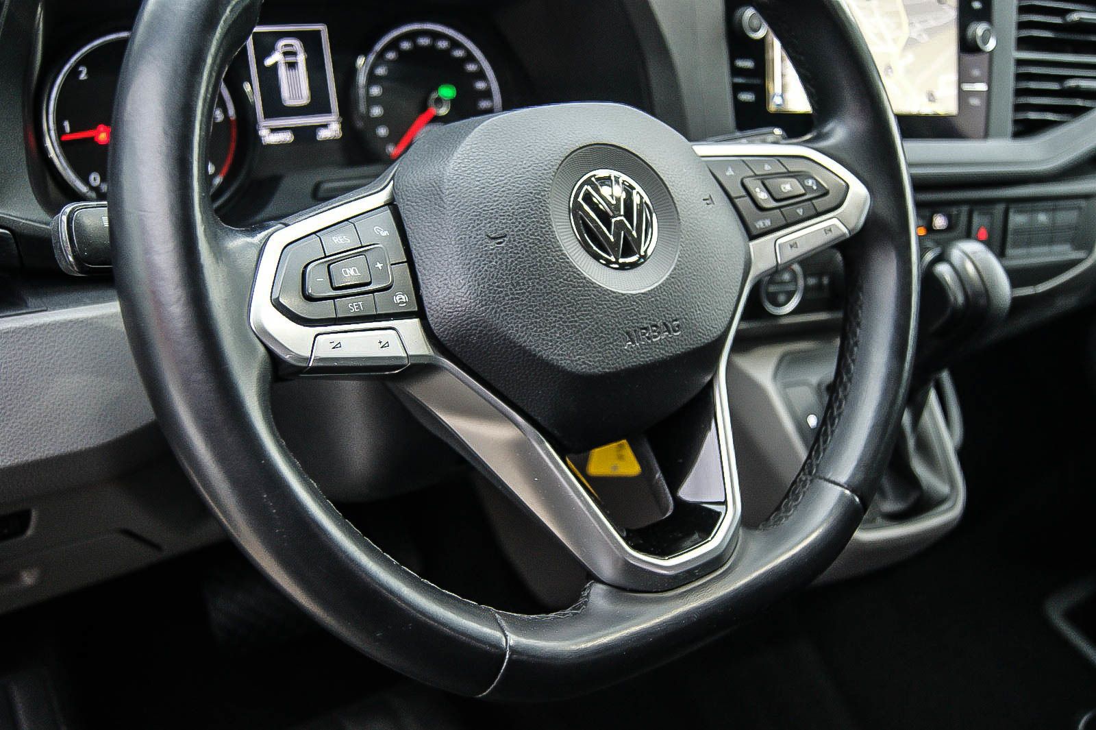 Fahrzeugabbildung Volkswagen T6.1 Caravelle lang 20TDI DSG 8-Sitze NAVI SIHZG