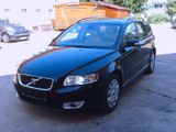 Volvo V50 2.0 Summum 2. Hand scheckheft - Volvo V50 mit Benzin-Antrieb: Kombi, Summum