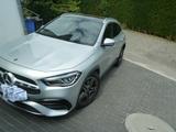 Mercedes-Benz GLA 250 4MATIC DCT - - silberne Mercedes-Benz GLA 250