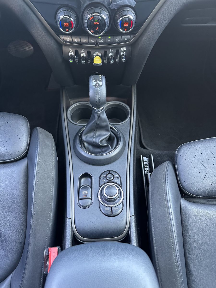 Fahrzeugabbildung MINI Cooper SE Countryman ALL4 NAV+LED+HUD+PANO+KAM