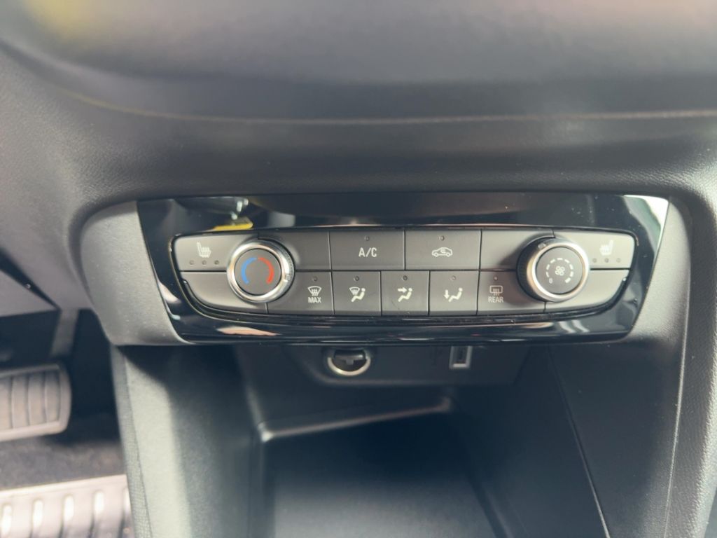 Fahrzeugabbildung Opel Corsa YES, SHZ, LHZ, PDC, Allwetter, CarPlay/And
