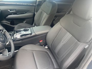 Fahrzeugabbildung Hyundai TUCSON HEV 1.6 T-GDi 230PS 6-AT 2WD Select NAVI