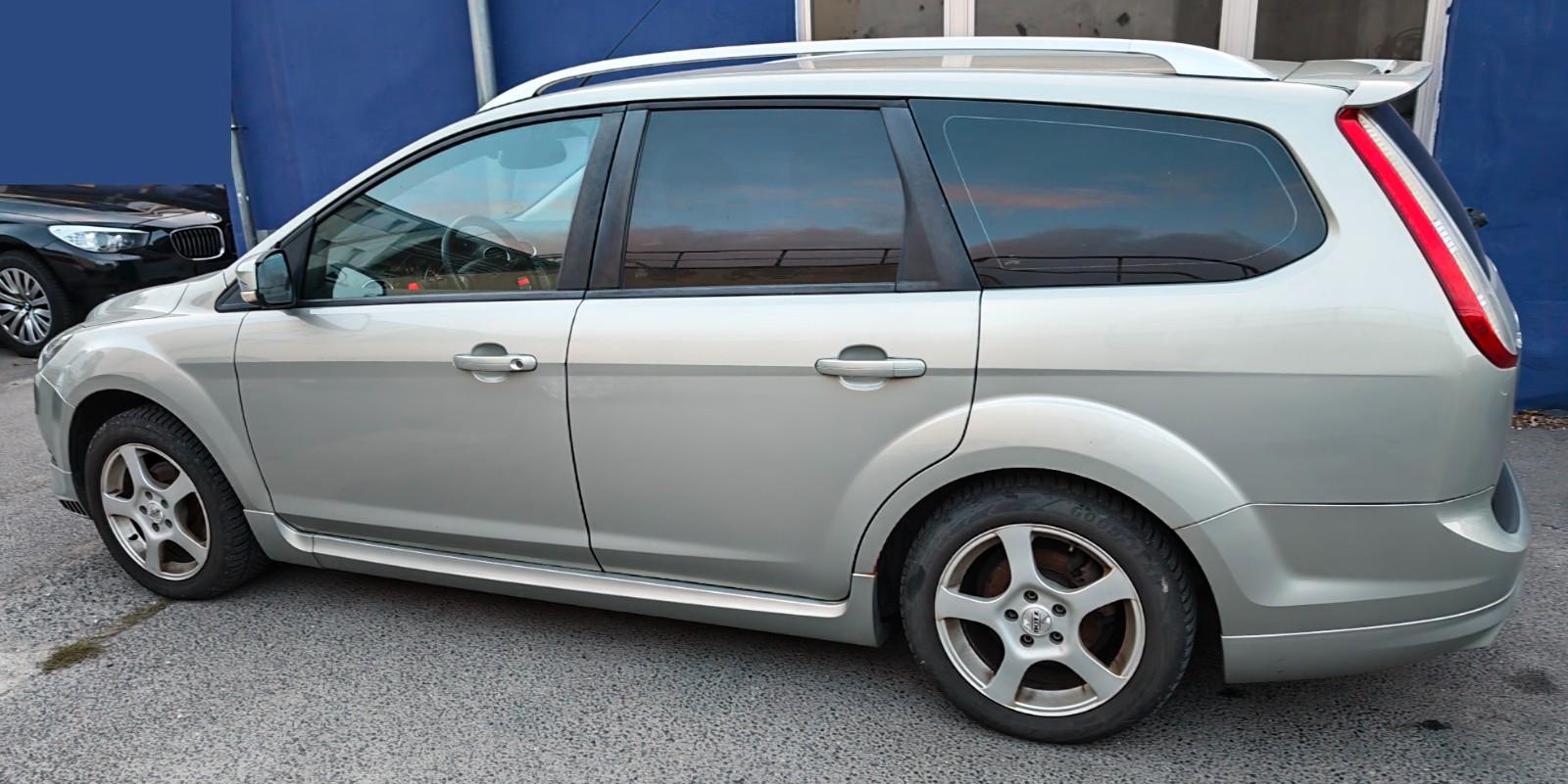 Ford Focus 2009 — вигляд ззаду