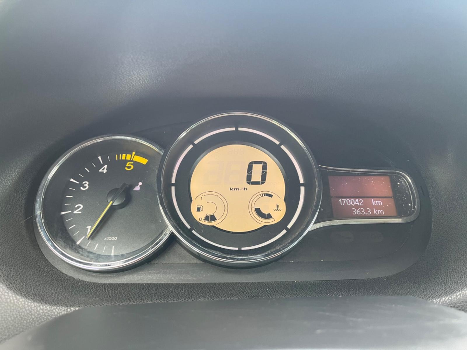 Renault Megane 2011 — photo 11