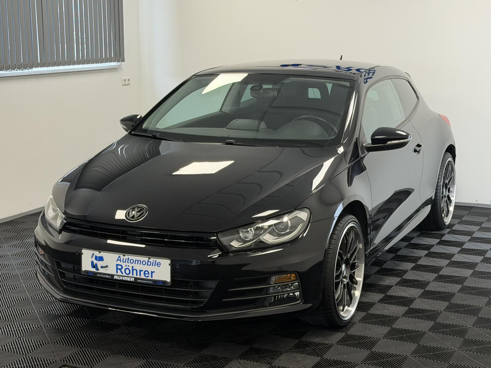 Volkswagen Scirocco 2.0 TDI BlueMotion R-Line Pano BiXenon