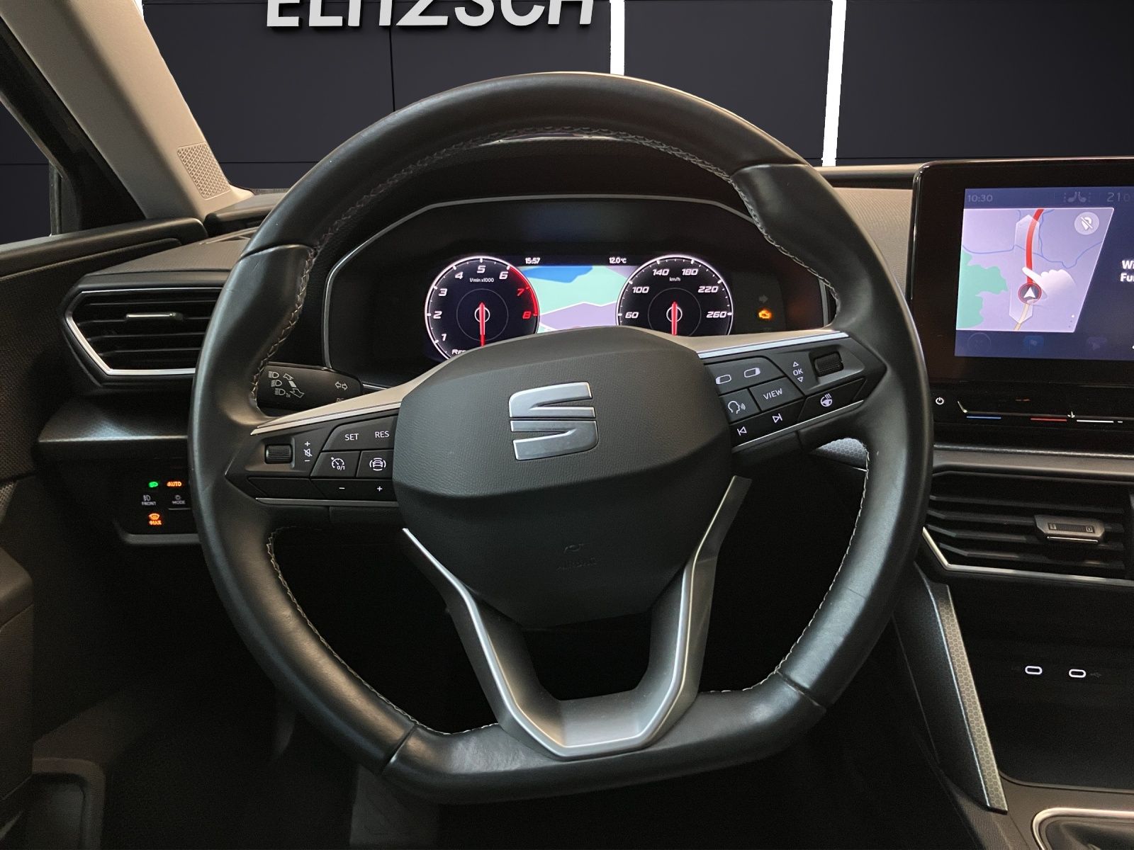 Fahrzeugabbildung SEAT Leon ST TSI Style LED Navi AID GRA PDC SH LM