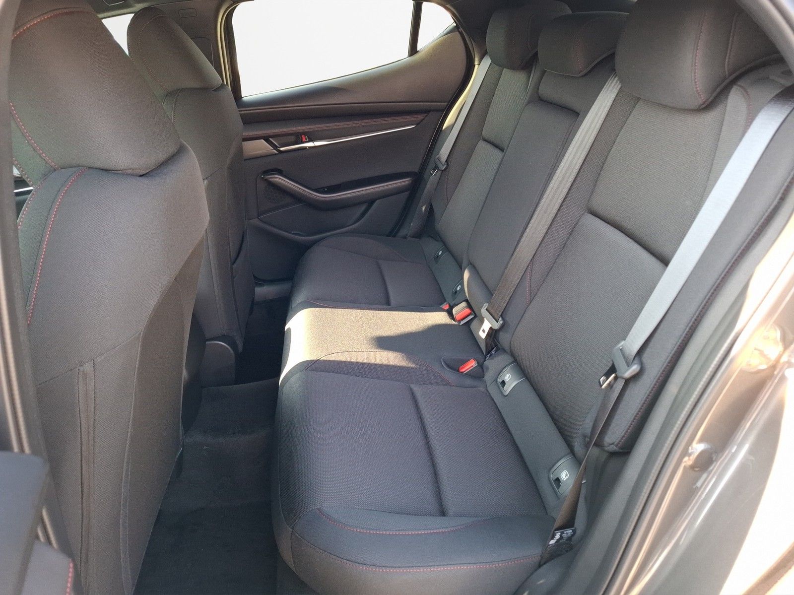 MAZDA 3 2.5 e-SKYACTIV G 140PS 6AT Homura - Image 15