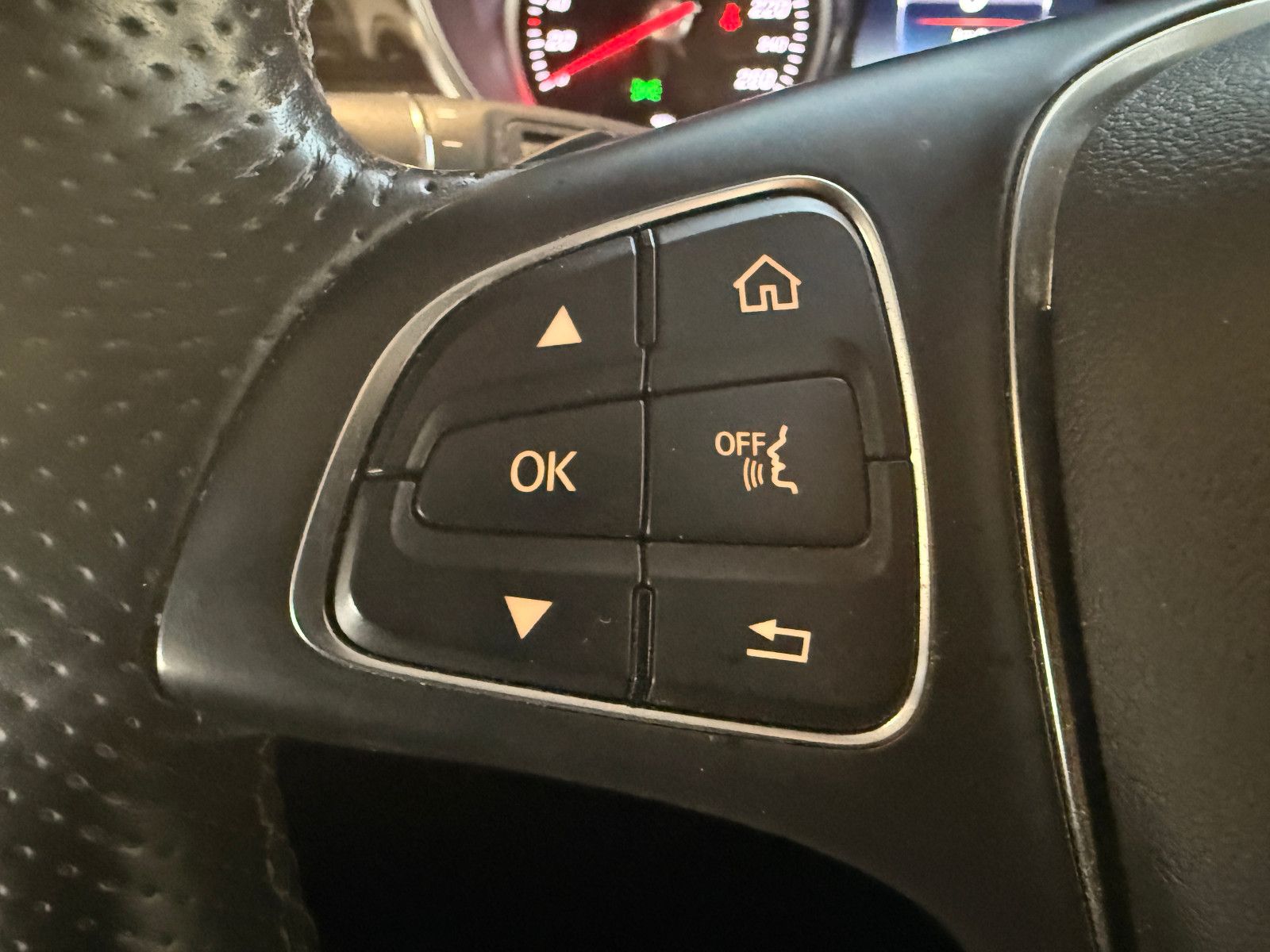 Fahrzeugabbildung Mercedes-Benz V 250/AVANTGARDE/LANG/4MATIC/LEDER/LED/NAVI/6SIT