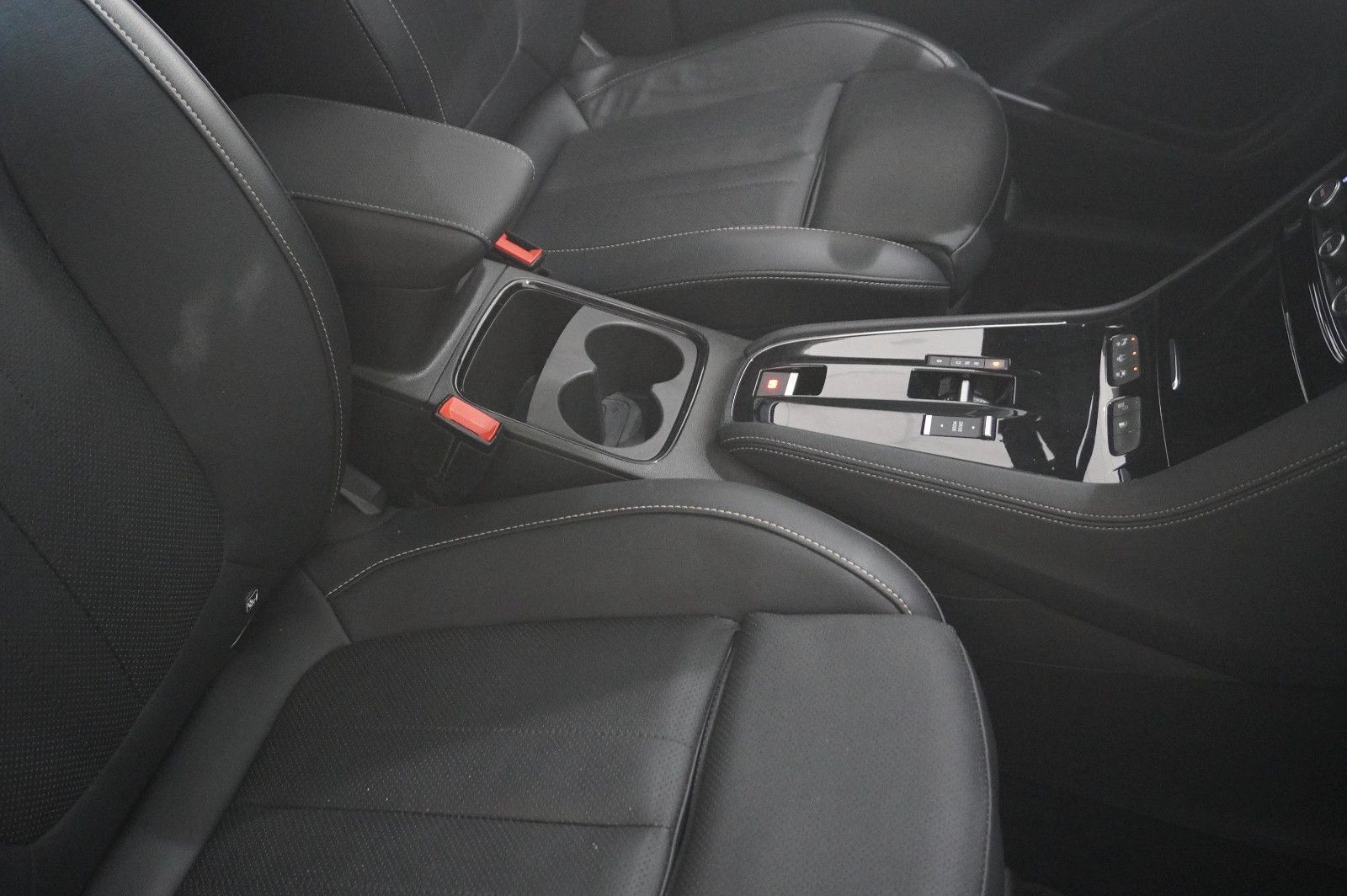Fahrzeugabbildung Opel Grandland (X) 1.6T GSe HYBRID 4X4 NAVI/SPORT/AHK