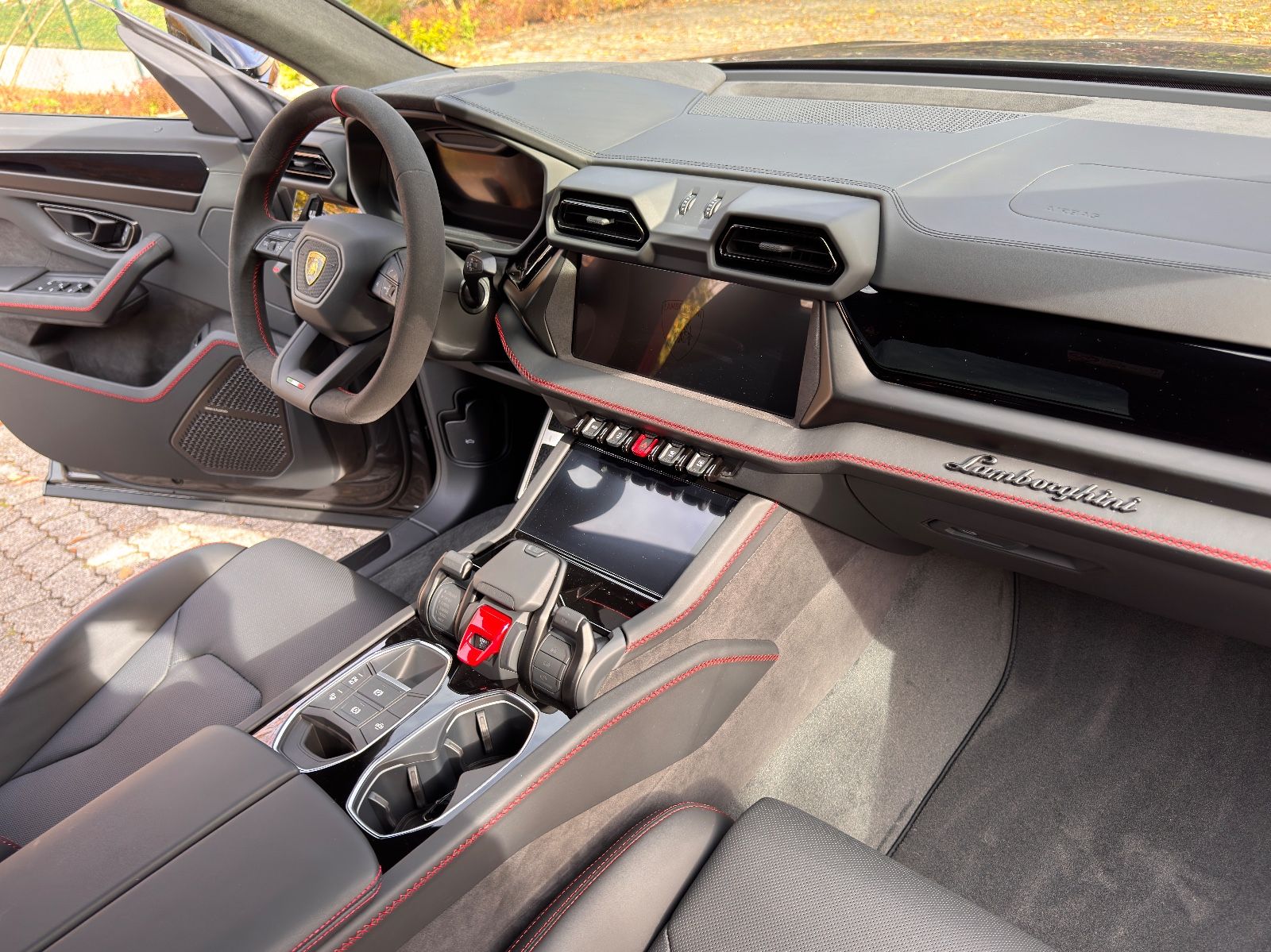 Fahrzeugabbildung Lamborghini URUS SE|BANG/OLUFSEN|PANO|MY25|BLANCO COC