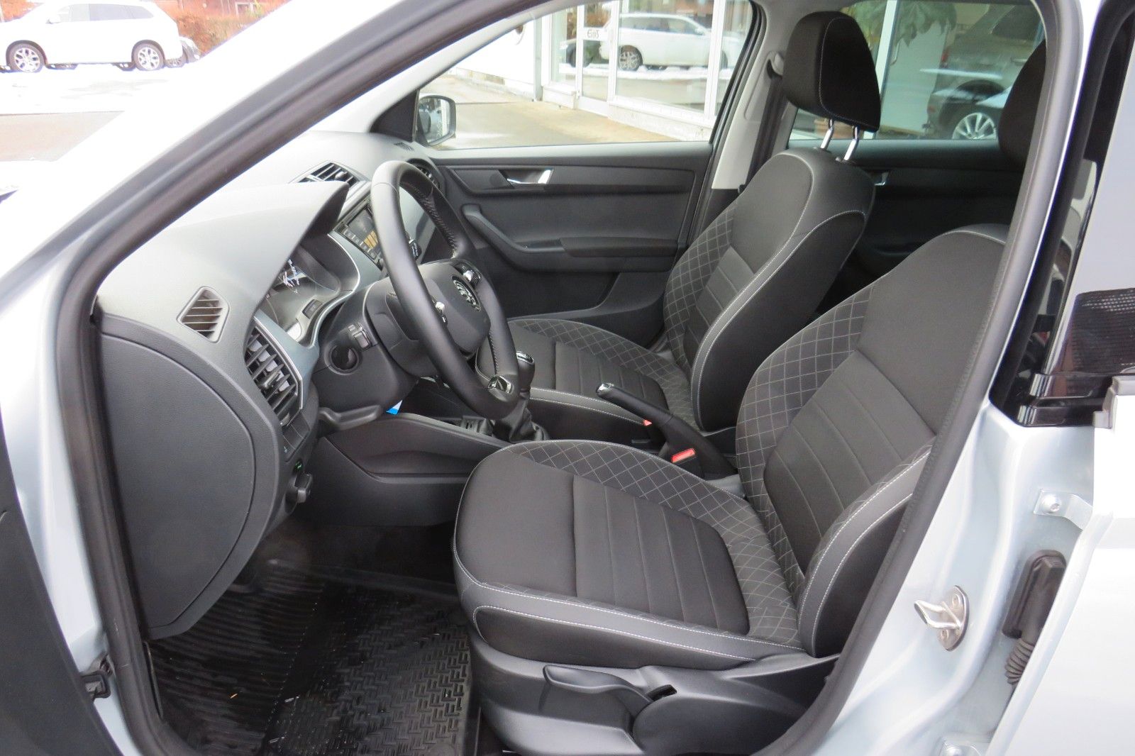 Fahrzeugabbildung SKODA Fabia Combi Ambition SITZH. GJ GRA PDC APP 1.H