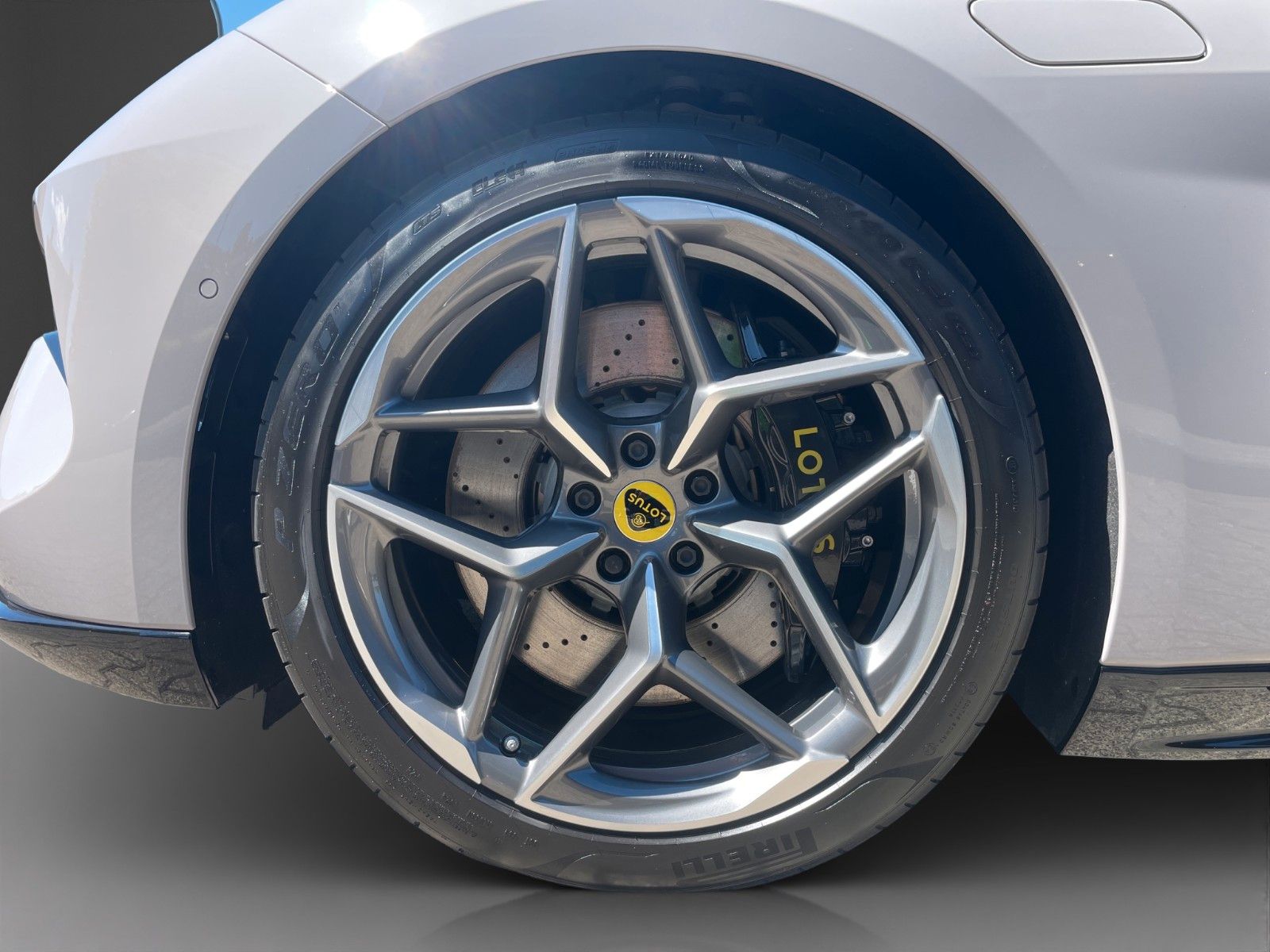 Fahrzeugabbildung Lotus Emeya Glasdach 21 Zoll mtl. Leasingrate 690,00€