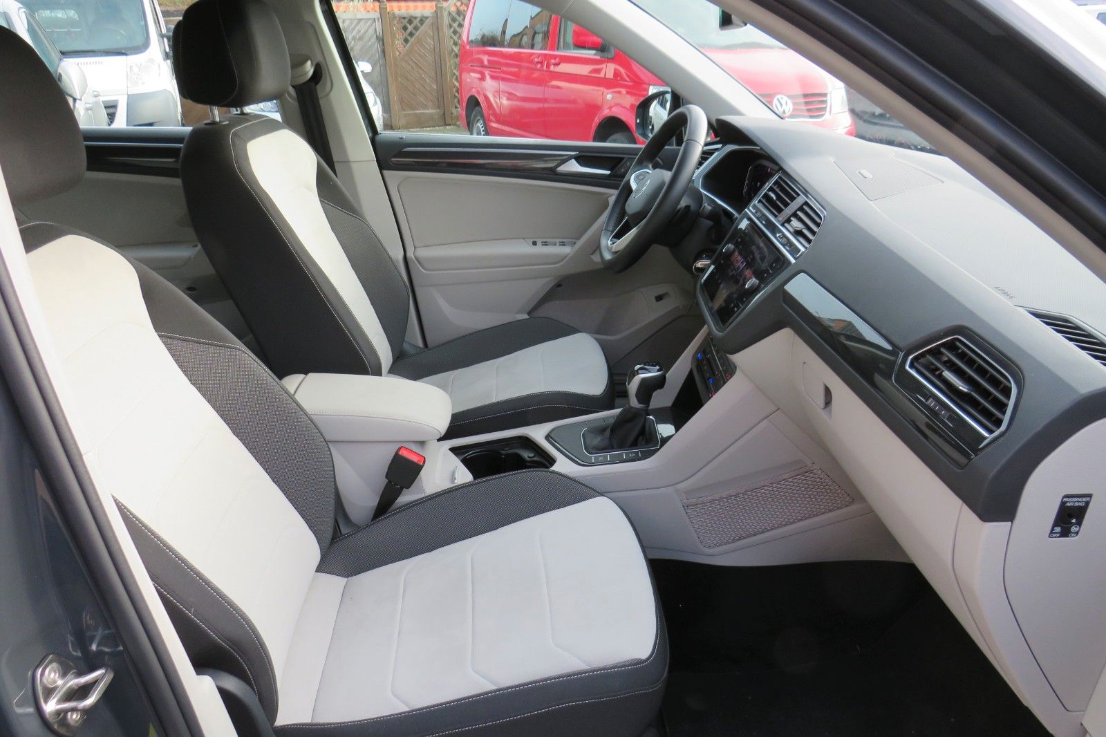 Fahrzeugabbildung Volkswagen Tiguan TSI DSG ELEGANCE 19-ZOLL MATRIX 360` 1.HD