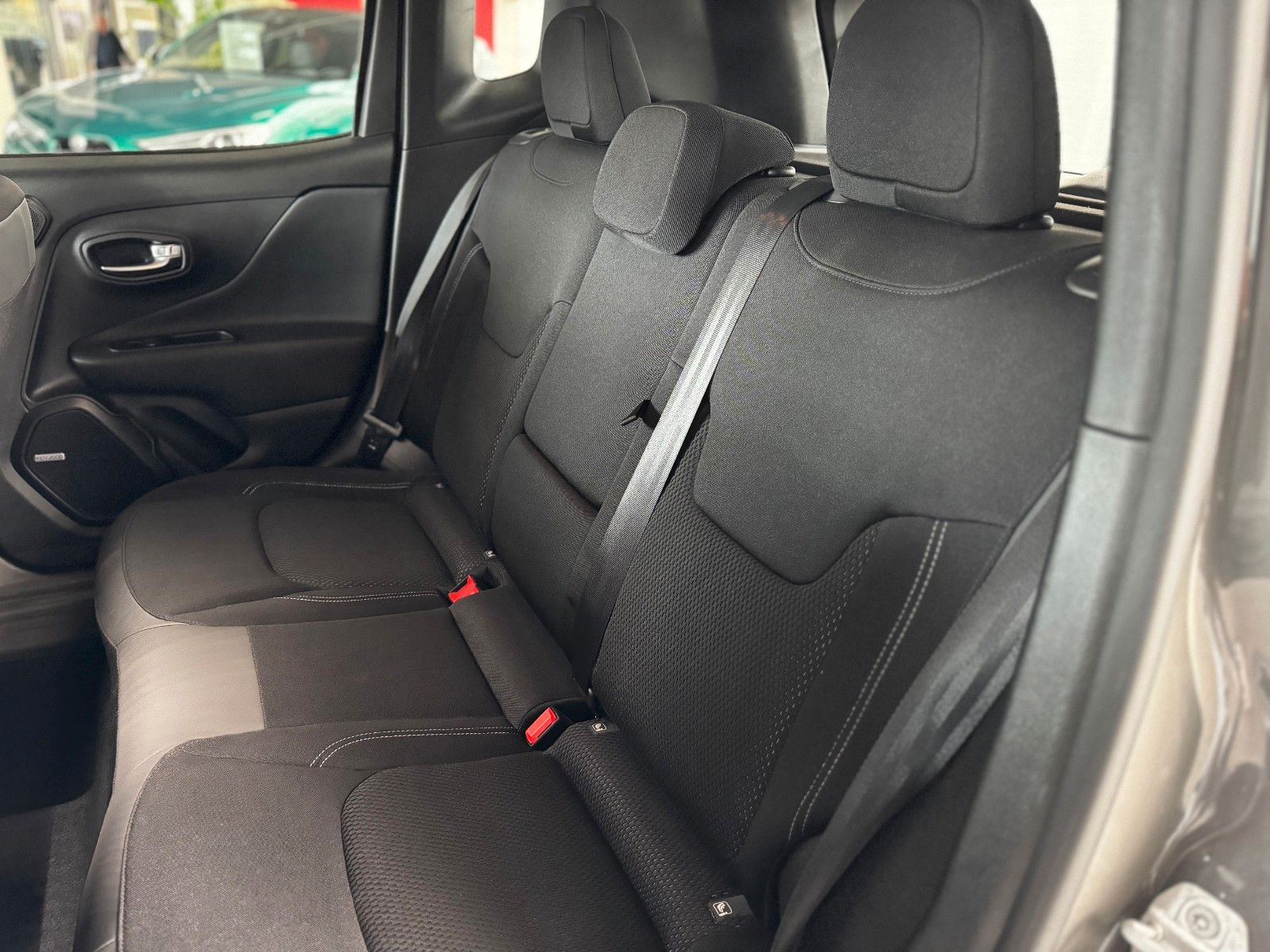 Fahrzeugabbildung Jeep Renegade 1.3 T-GDI Limited FWD "Navi- + Soundp."