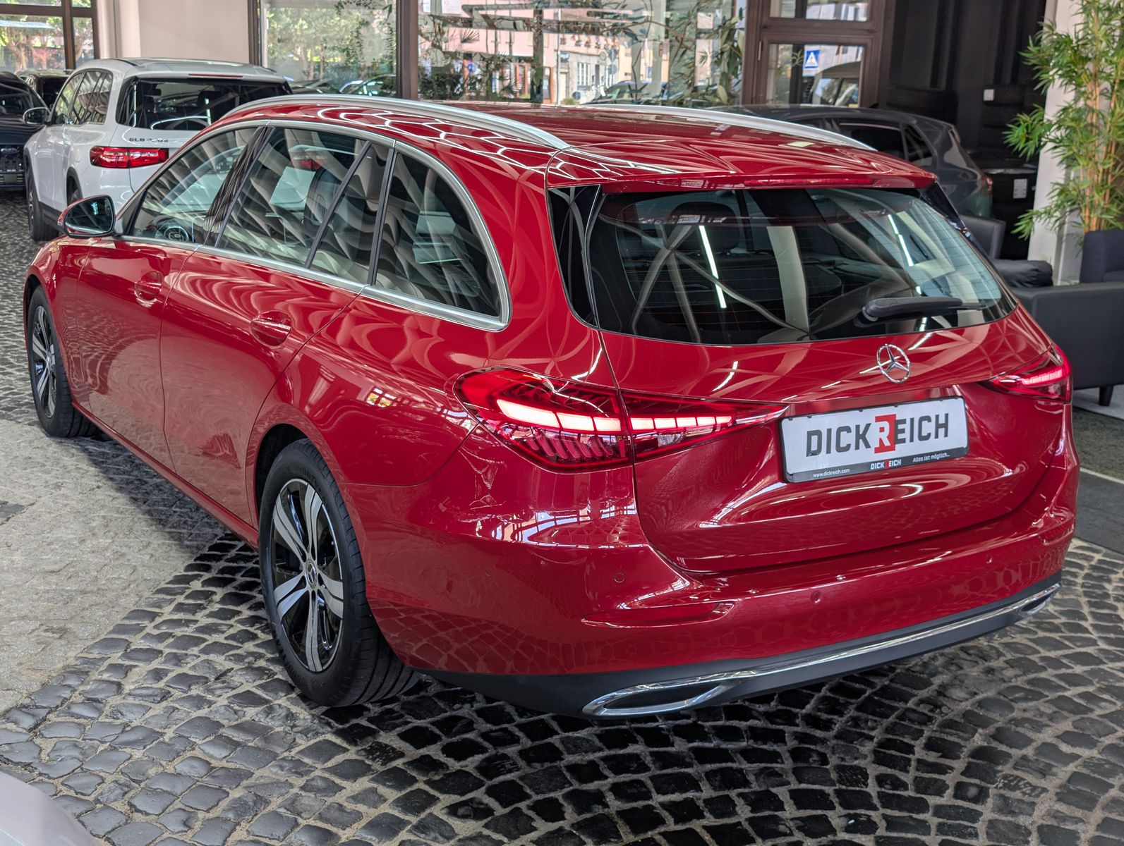 Fahrzeugabbildung Mercedes-Benz C 180 T AVANTGARDE MBUX AHK KAM VIRT AMBI WINTER